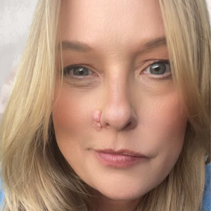 Dee Rowe Headshot