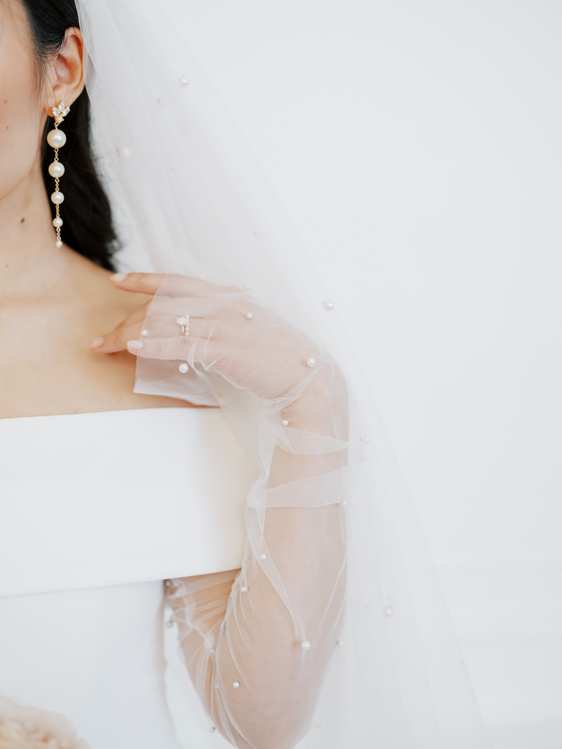 A bride in a pearl trimmed veil