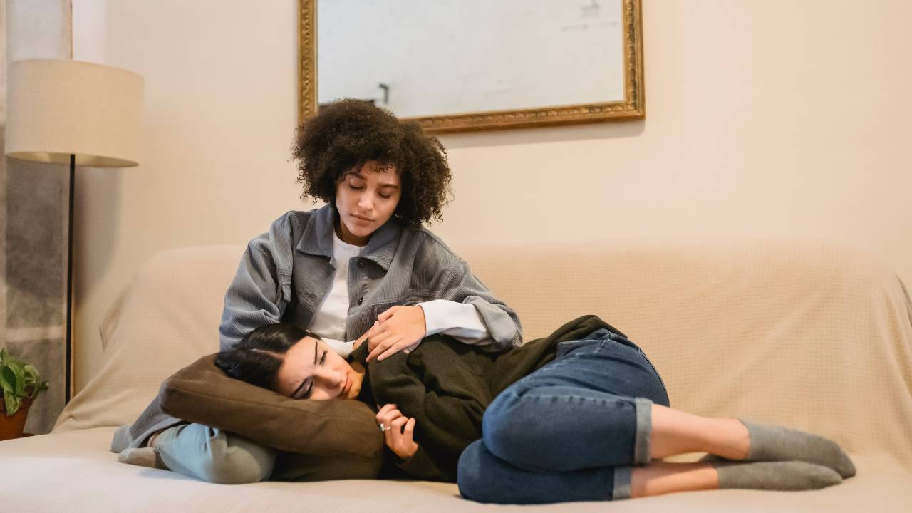 5 Do's and Don'ts For Supporting A Grieving Friend After Loss