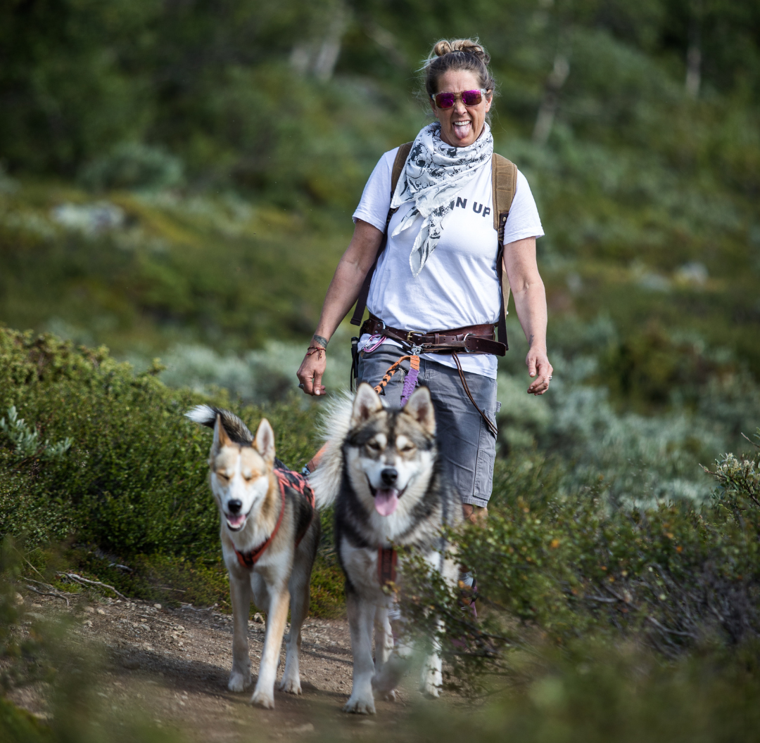 Tess på promenad