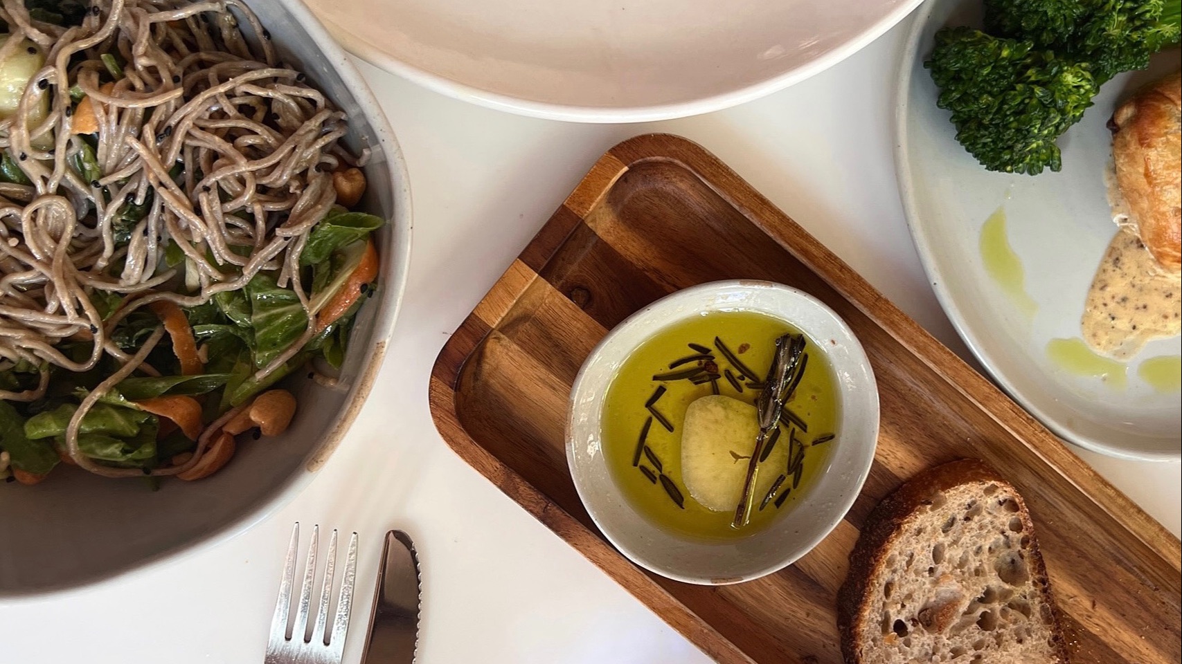 Healthiest Cooking Oils Explained: Fats, Smoke Points, and Heart Health