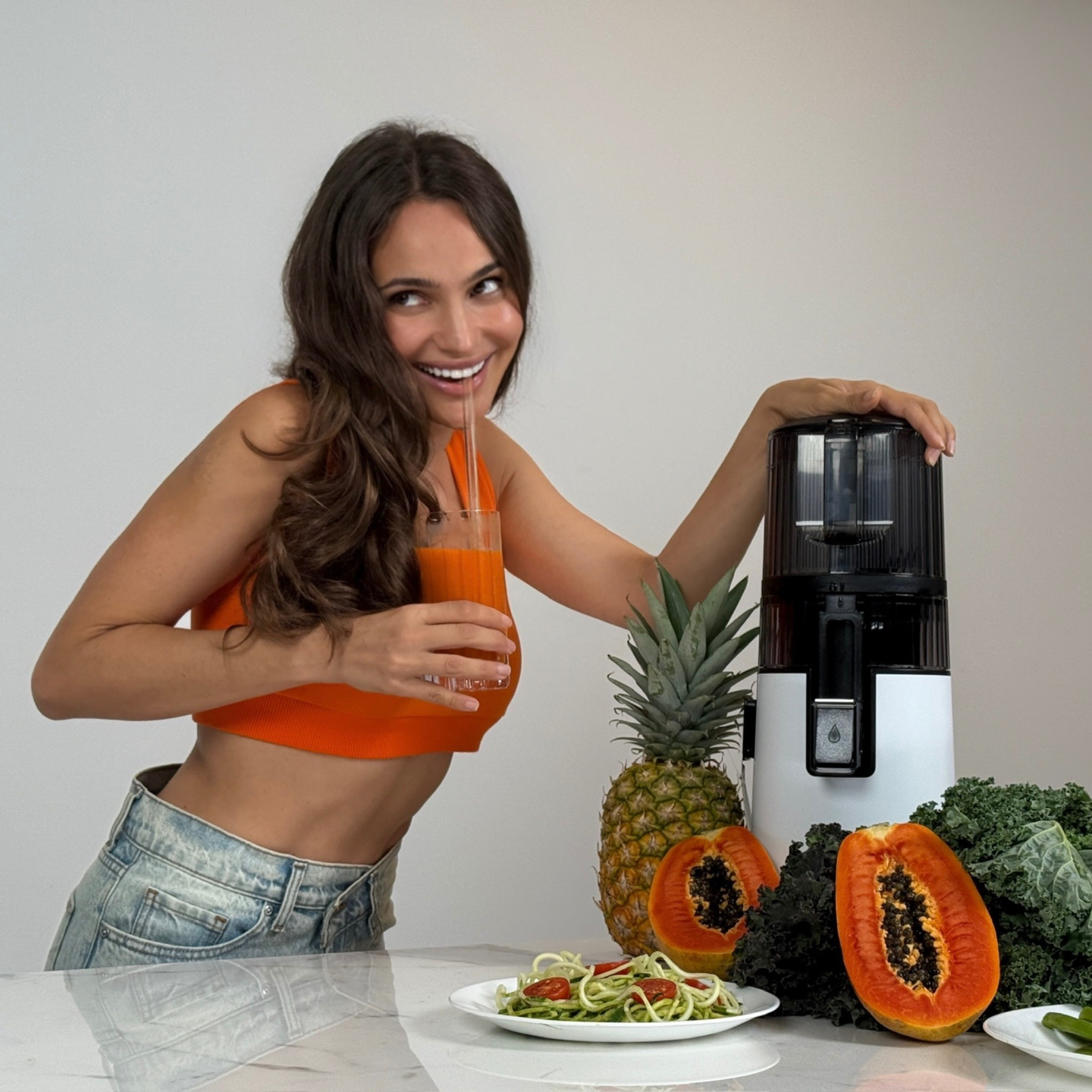 Hurom slow juicer partnership