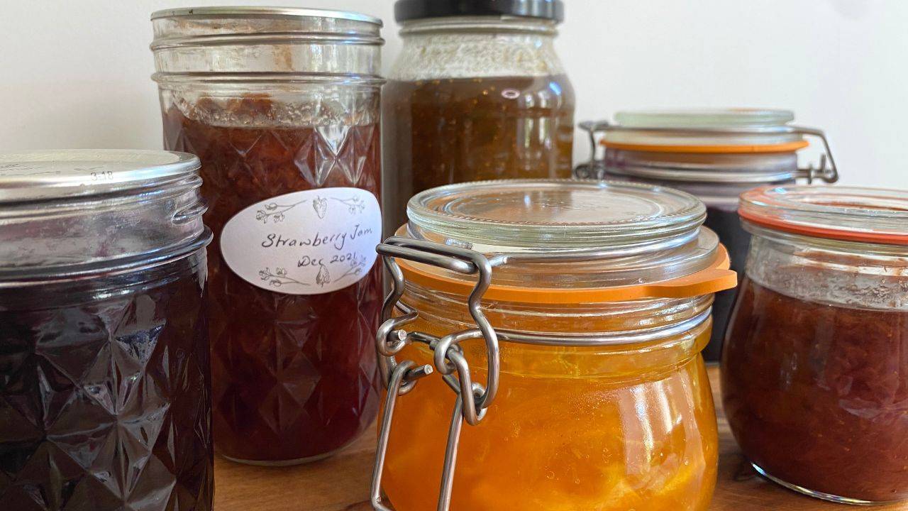 How to remove sticky labels off preserving jars