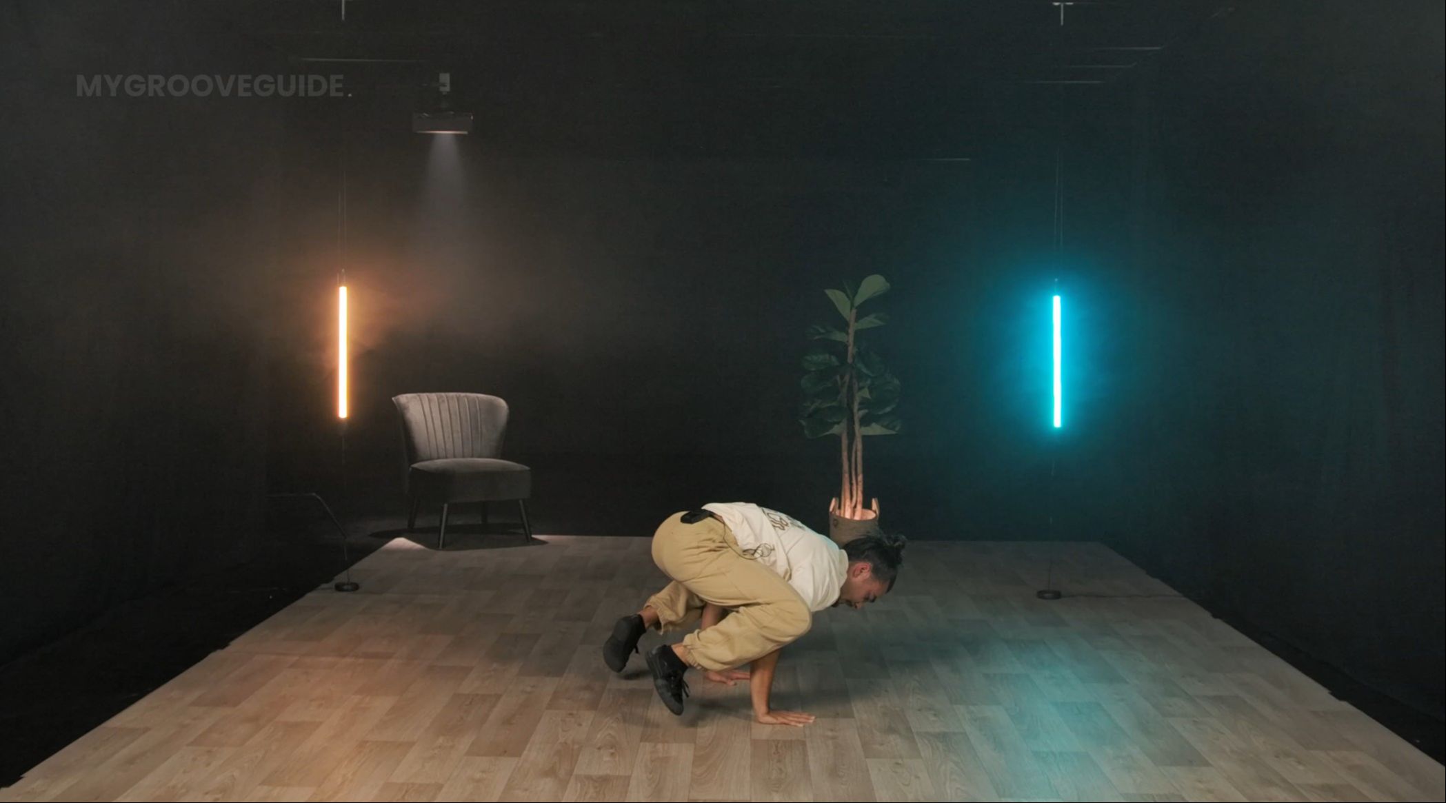 Bboy Faisi doing the frog freeze
