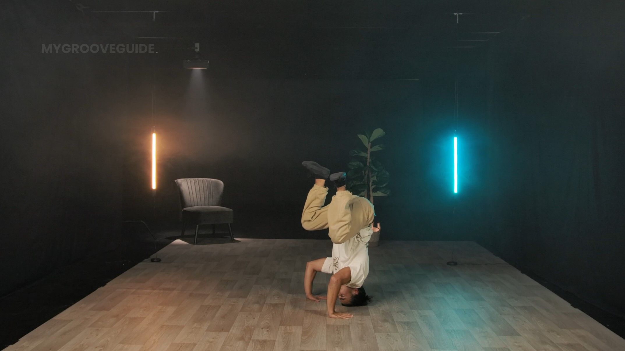 Bboy Faisi doing the headstand