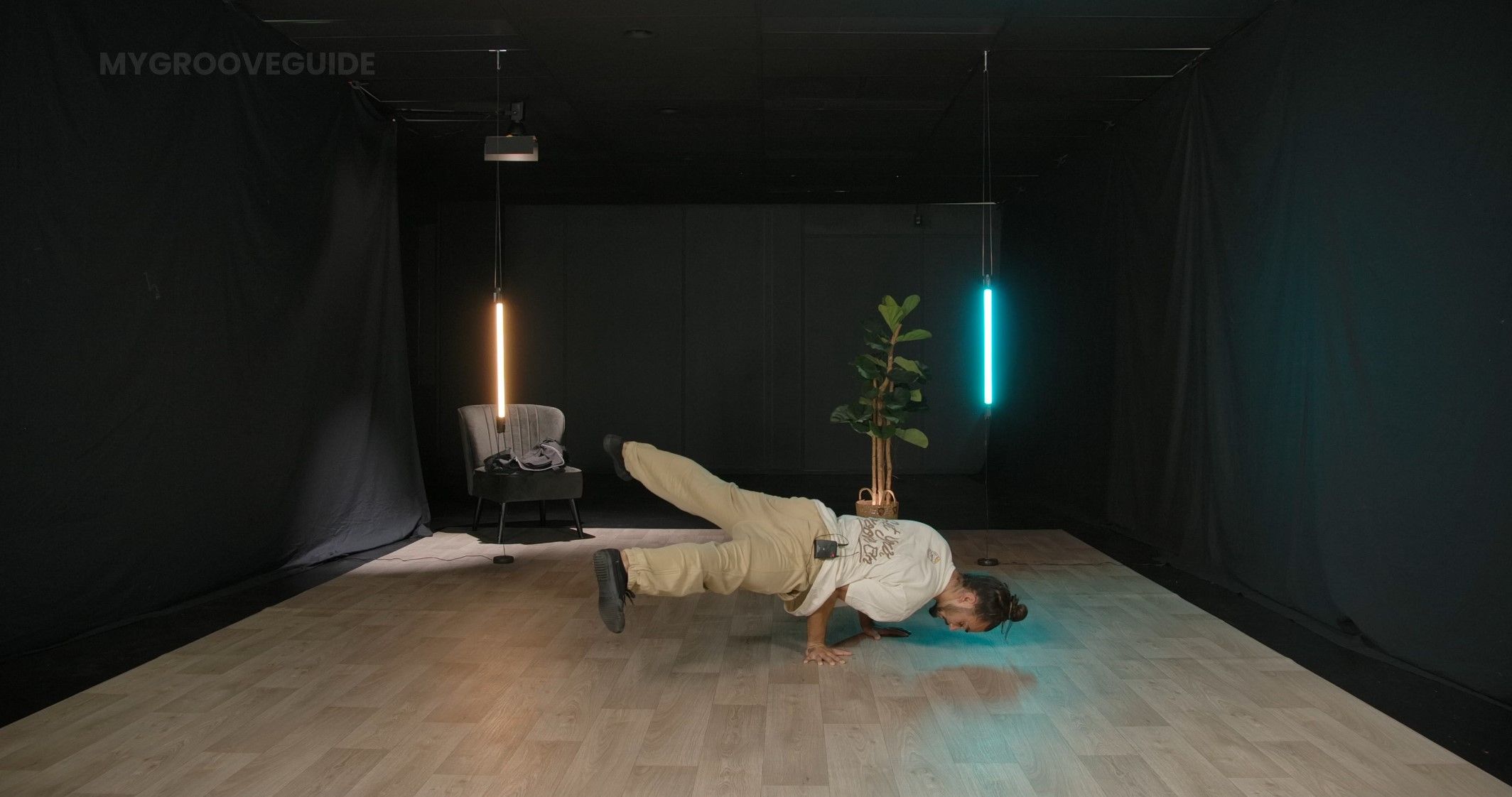 Bboy Faisi doing the turtle freeze