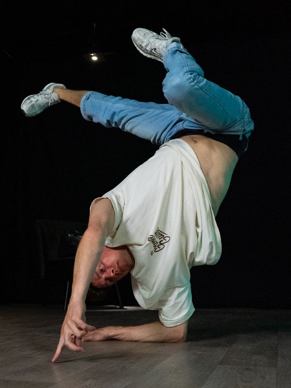 The elbow freeze by Jel