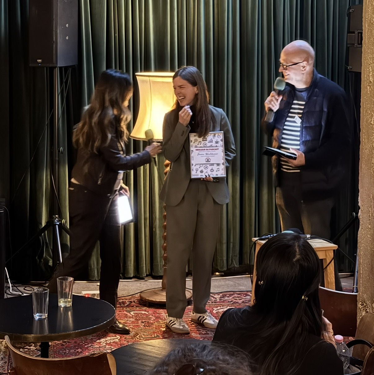 Janice recevant le prix du meilleur podcast business suisse 2025