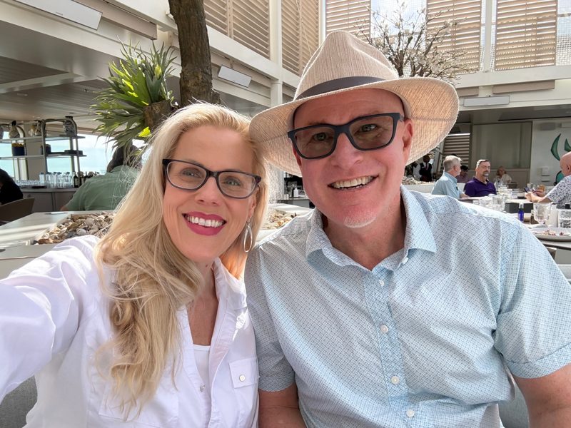 Happy couple, Playbook client