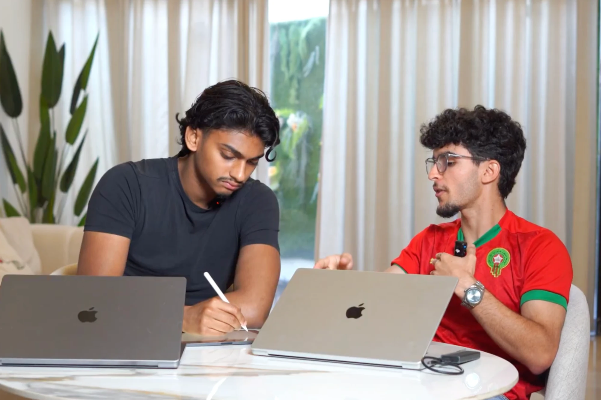 Sayeef working 1-on-1 with an editor on their situation