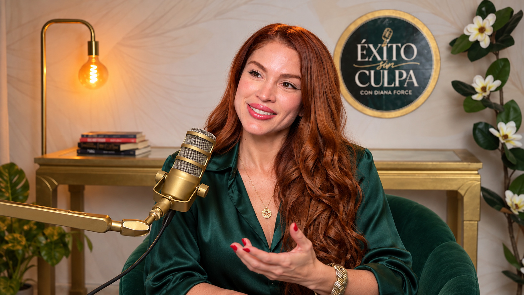 Diana en el set del podcast Éxito sin Culpa