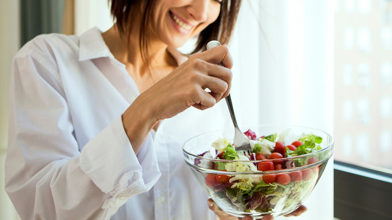 The-Simple-Meal-System-for-Busy-Moms-That-Actually-Works-for-Gut-Health-&-Eczema; woman feels stuck
