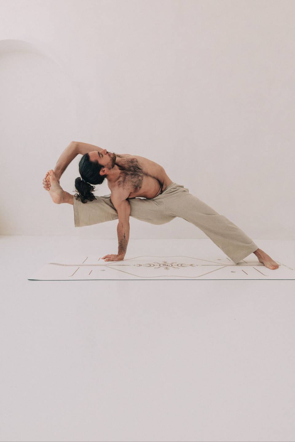 Chaitanya Vinyasa practice with Joa