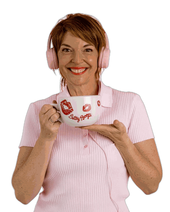 Daiana Averbuj con cascos y una taza