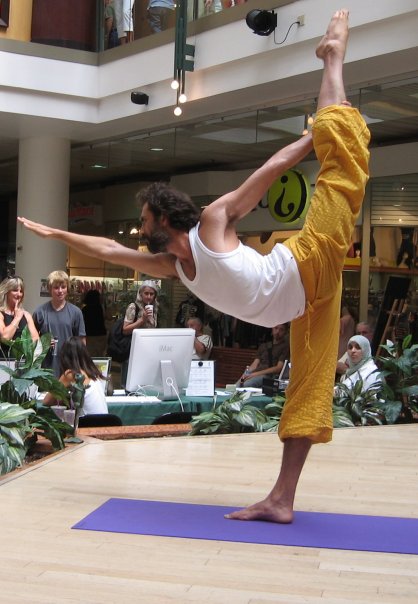 Albert dans la posture de Nataraj