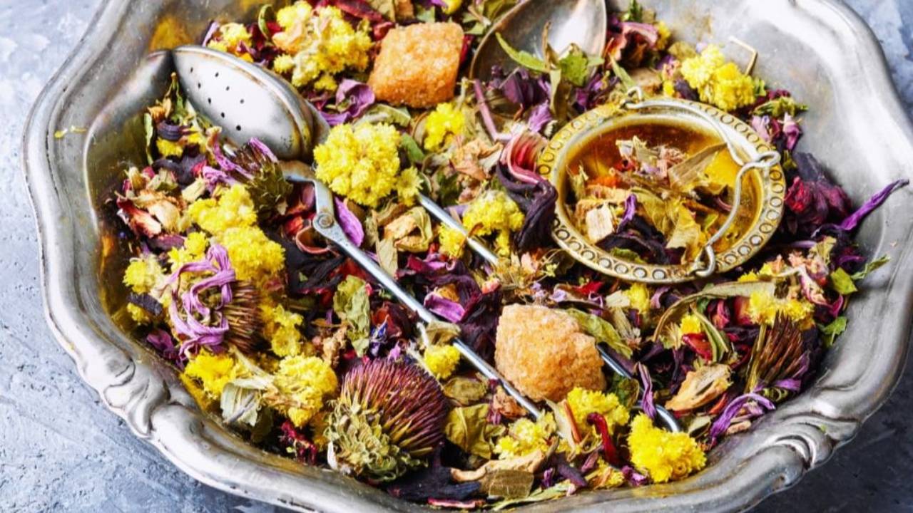 How to Make Herbal Tea Blends