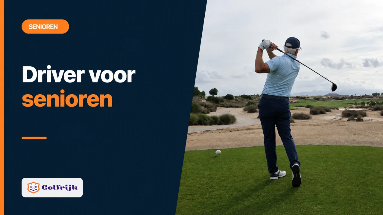 Senior golfer slaat een driver vanaf de tee