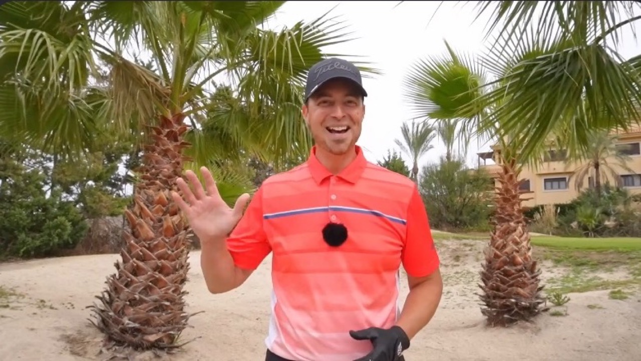 PGA-professional Roy Kullick geeft rustig uitleg op de golfbaan