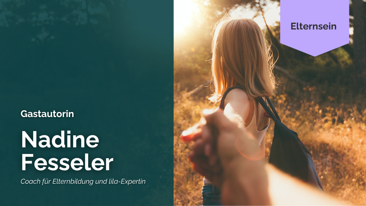Gastautorin Nadine Fesseler – Elternsein in der Lebensmitte. Frau geht im Sonnenlicht durch ein Feld und wird an der Hand geführt. Blogbeitrag über Loslassen in der Teenagerzeit.