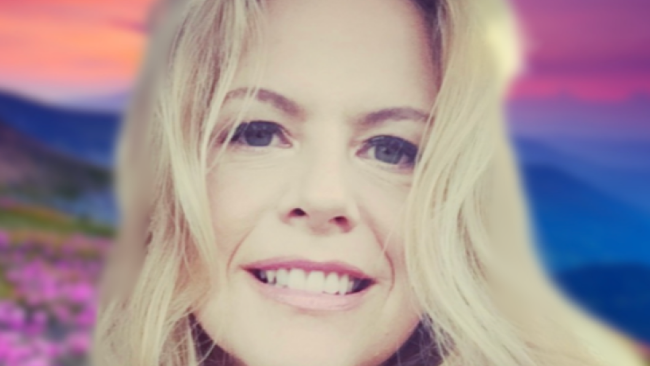 Headshot of Stacy - Founder of Hive3