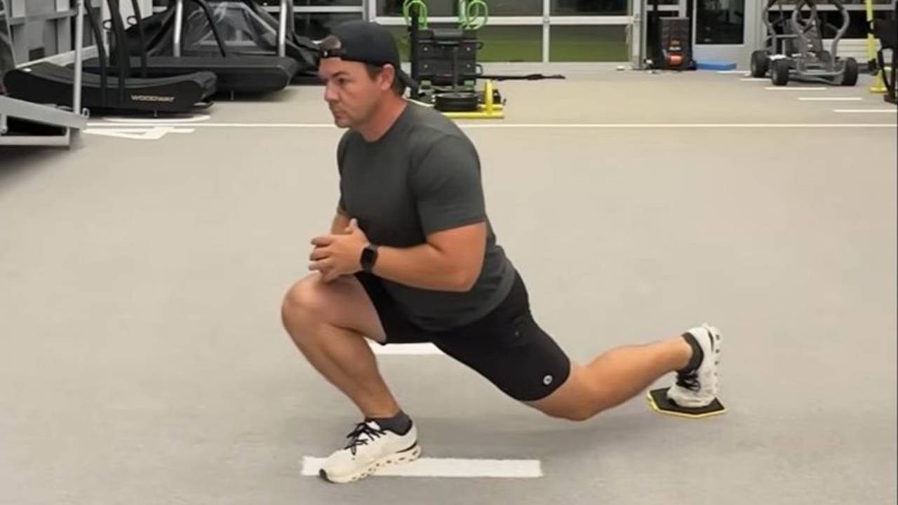 Slider Reverse Lunge