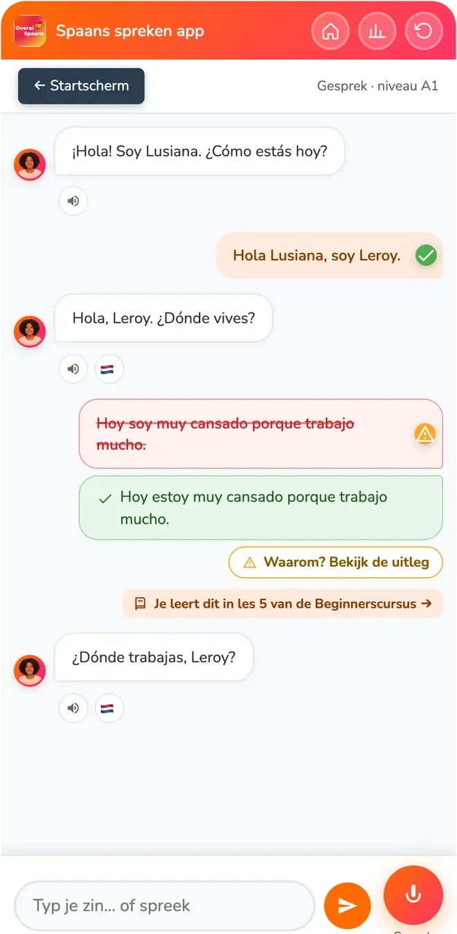 Een gesprek in de app waarin een foute zin doorgestreept wordt en de juiste zin eronder verschijnt