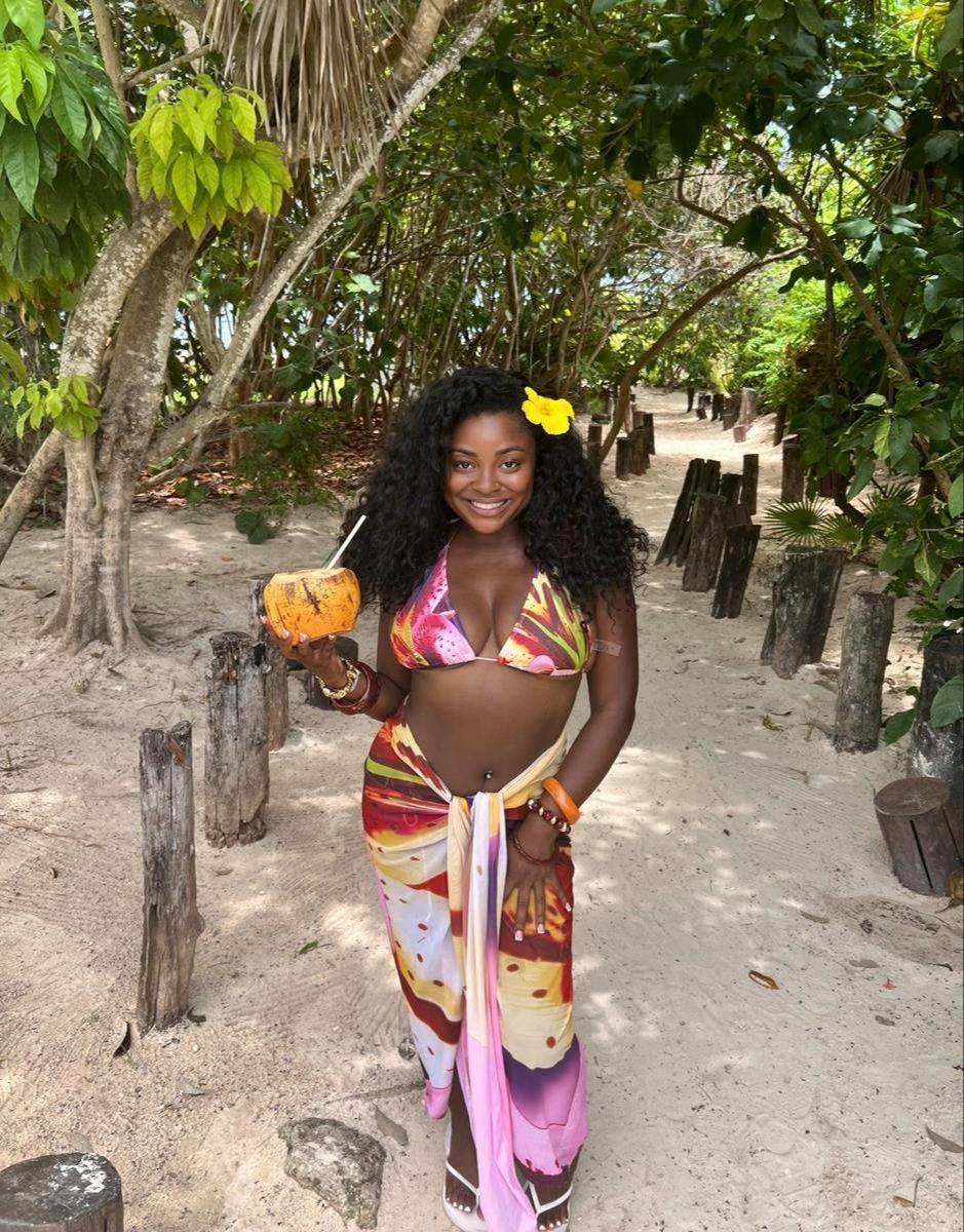 Kennedi on the beach