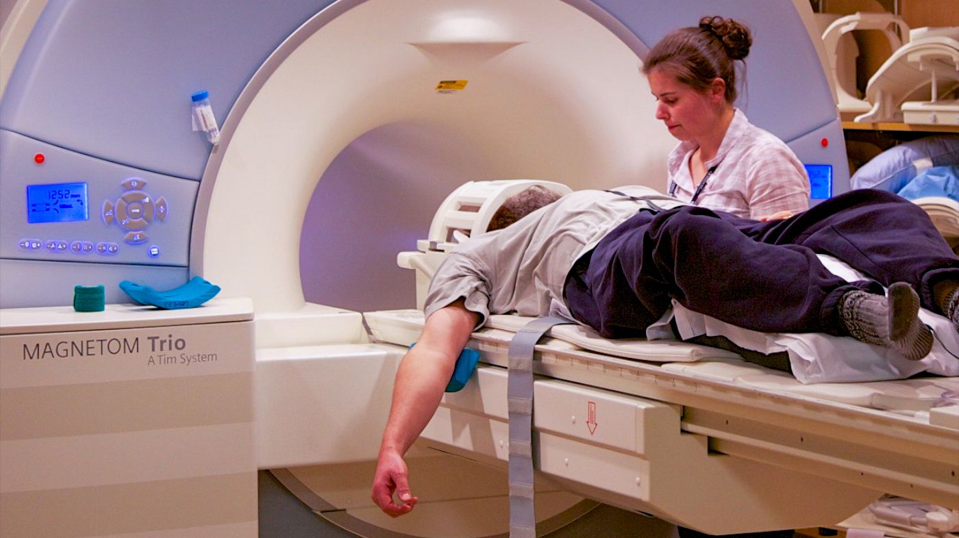 Fresh out of the fMRI, still at rest, Alpha run.