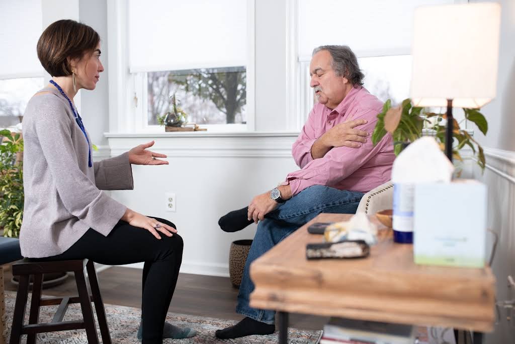 Dayana listening to a client during an individual consultation