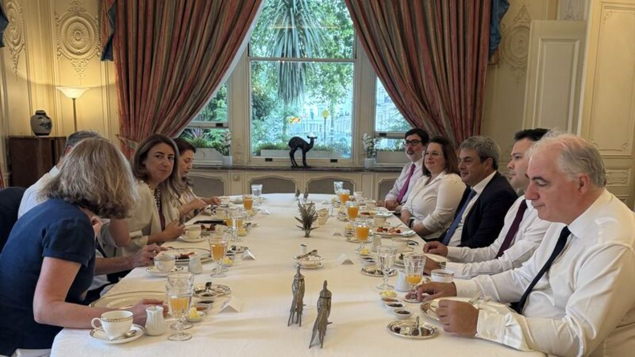 Business breakfast