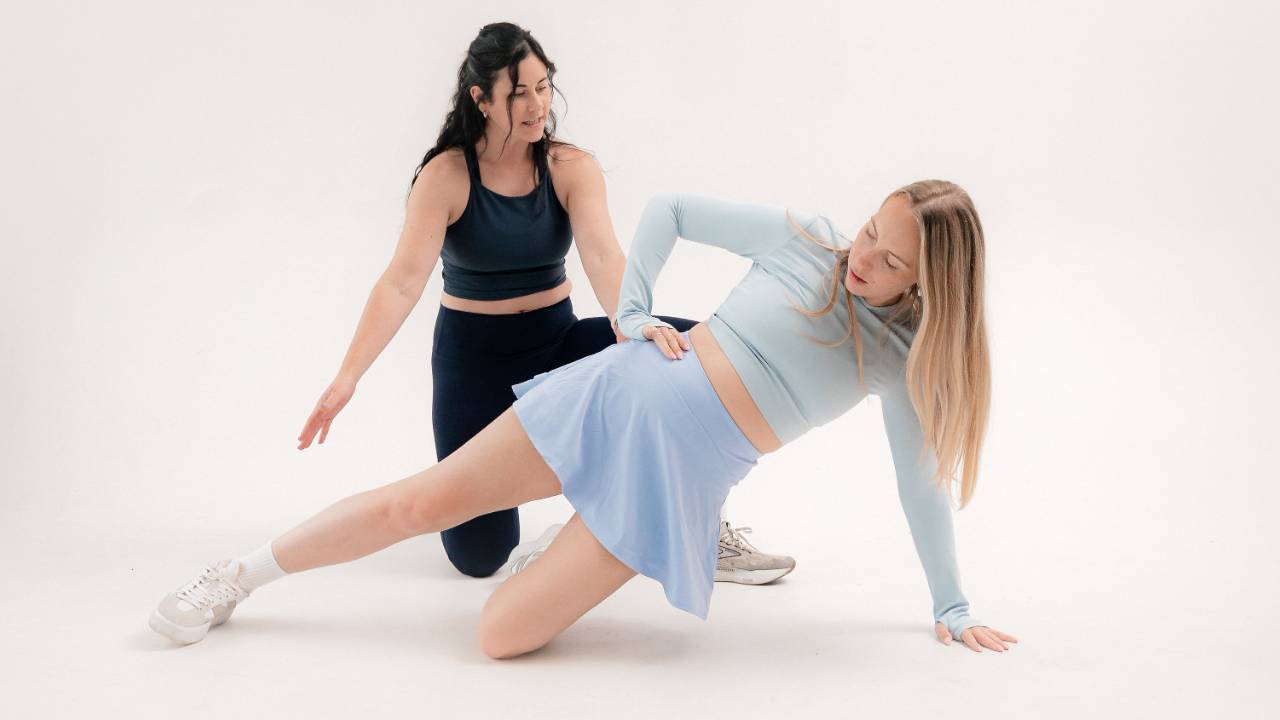 Nouvelle maman qui fait de l'activité physique en post-partum selon les directives canadiennes