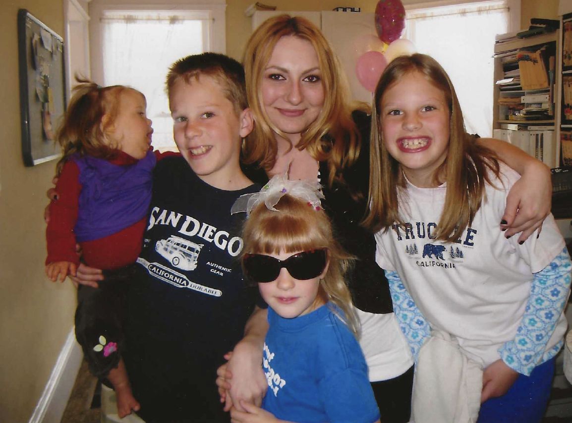 A younger Miranda surrounded by four smiling kids
