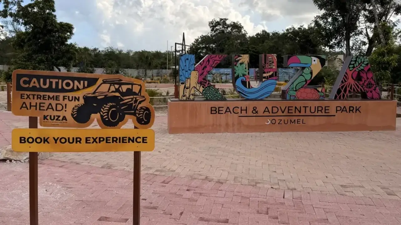 Signage at the entrace of Kuza beach club in Cozumel