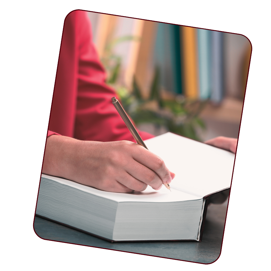 En forfatter signerer en bog