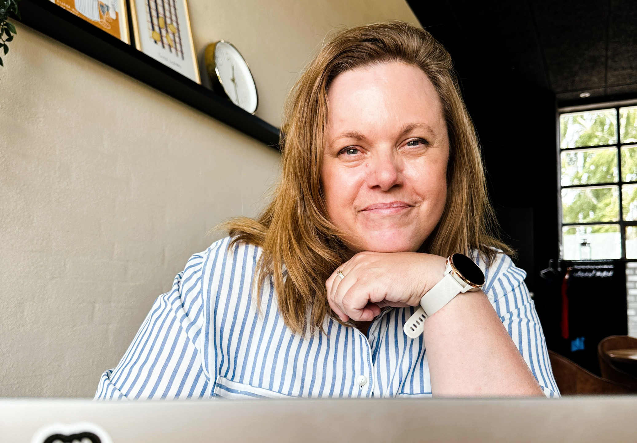 Pernille ved computeren