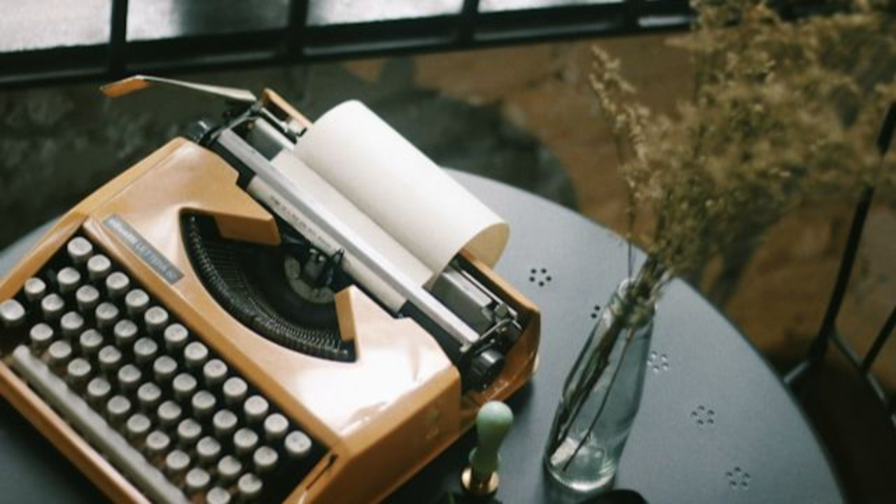Copywriting : Pourquoi ton cerveau de 2025 fonctionne encore comme en 1995