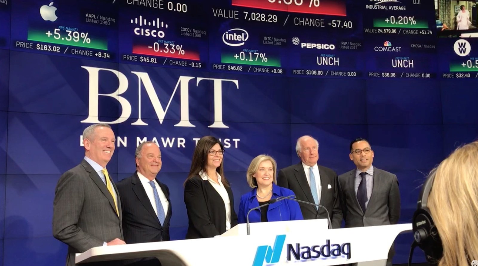 Jennifer Dempsey Fox from &FOX Coaching ringing the bell to open the NASDAQ Stock Market