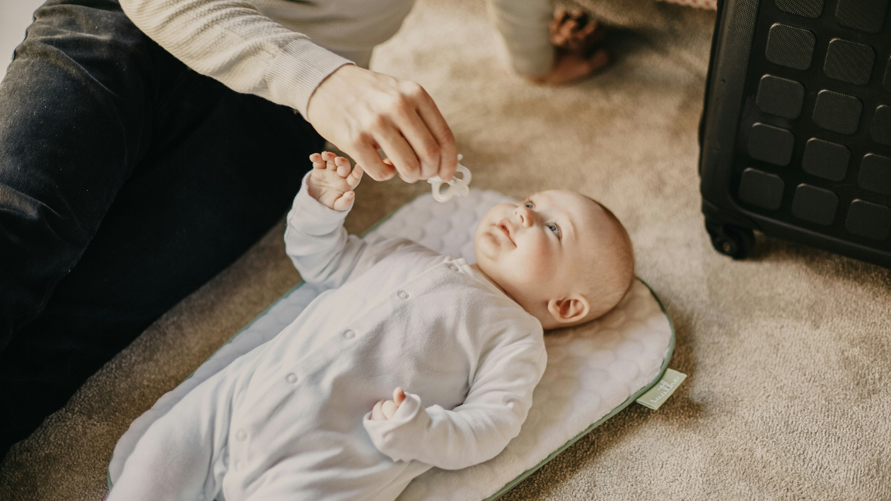 Forelder leser babyens signaler