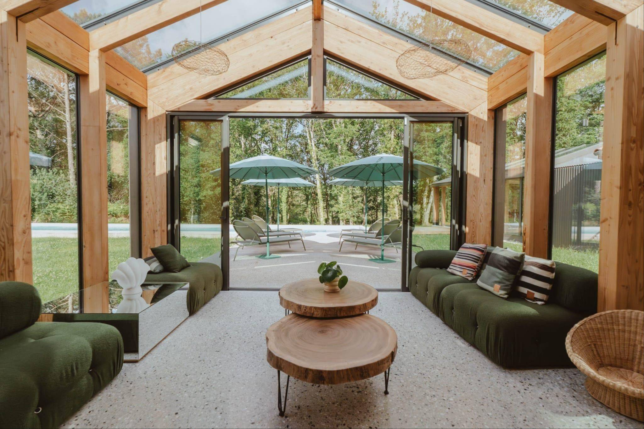 Le salon ouvert sur la terrasse