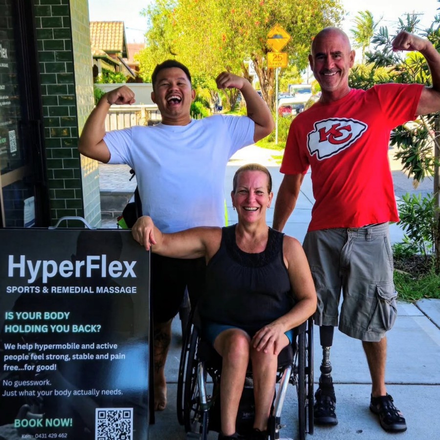 Hyperflex Massage with clients outside the clinic