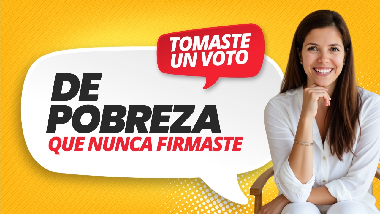 Mujer cristiana sentada con su Biblia abierta y una calculadora rompiendo la culpa por el dinero