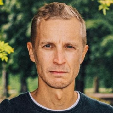 Kati Mäkäräinen, Azets