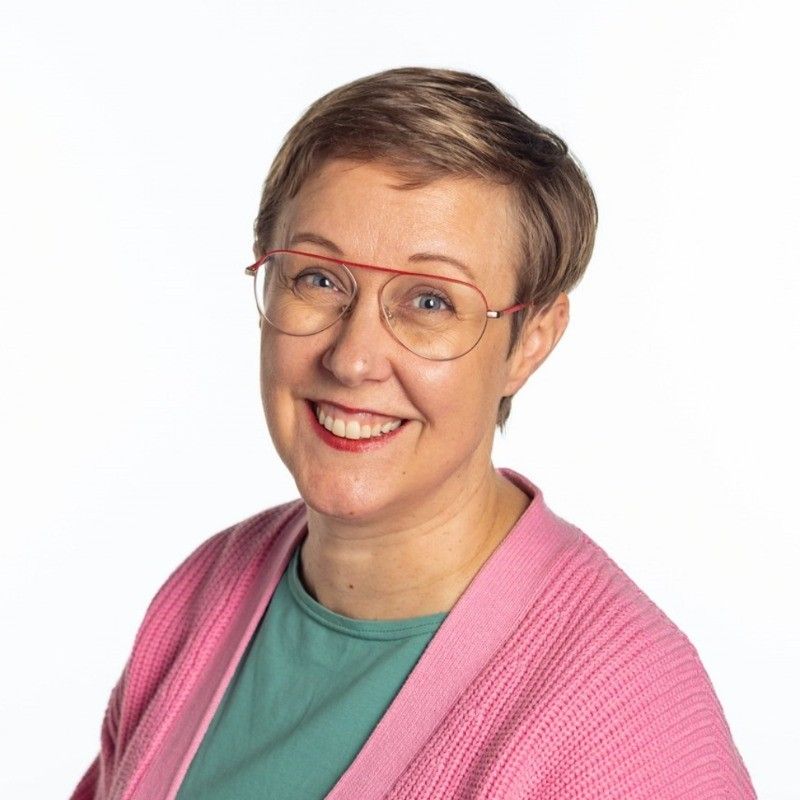 Kati Mäkäräinen, Azets