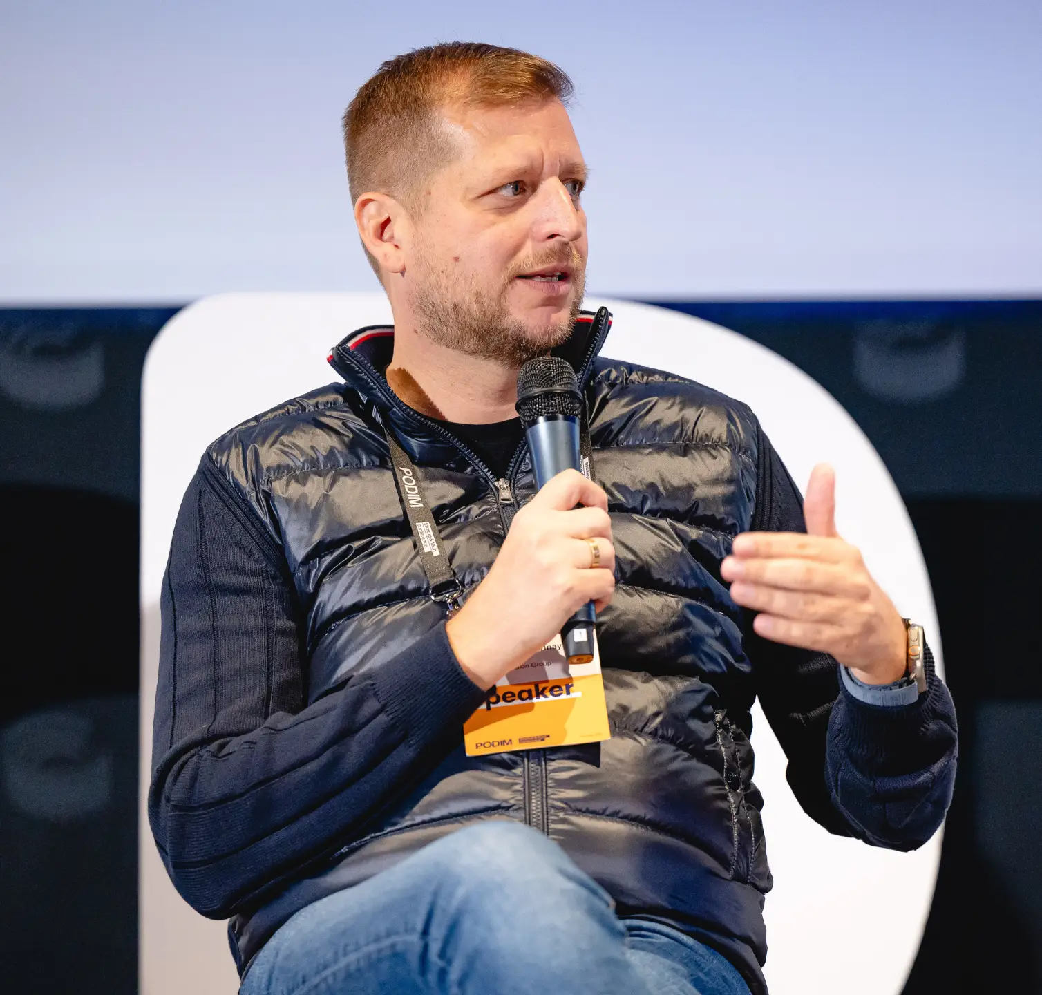Zoltán Kaprinay, sparring partner in business, in conversation with a leader