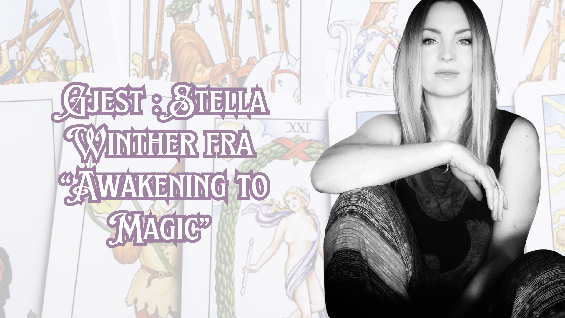 Stella Winther fra Awakening to Magic, portrett med tarotkort i bakgrunnen, gjest på TAROTFEST