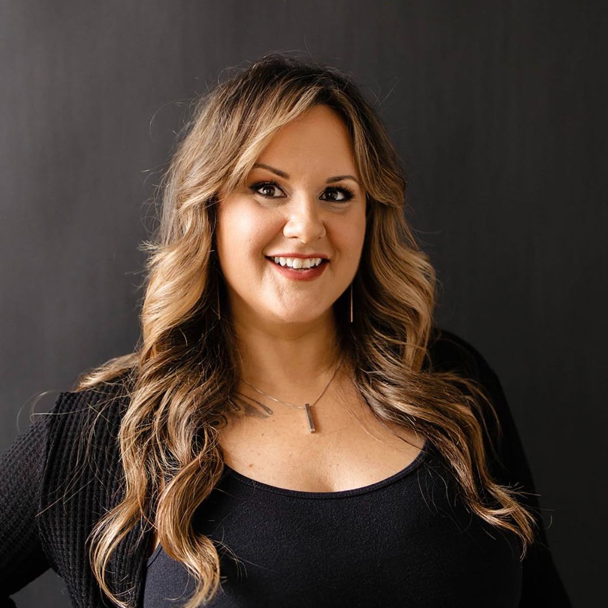 STEPHANIE MILLER - M'Bardot Salon