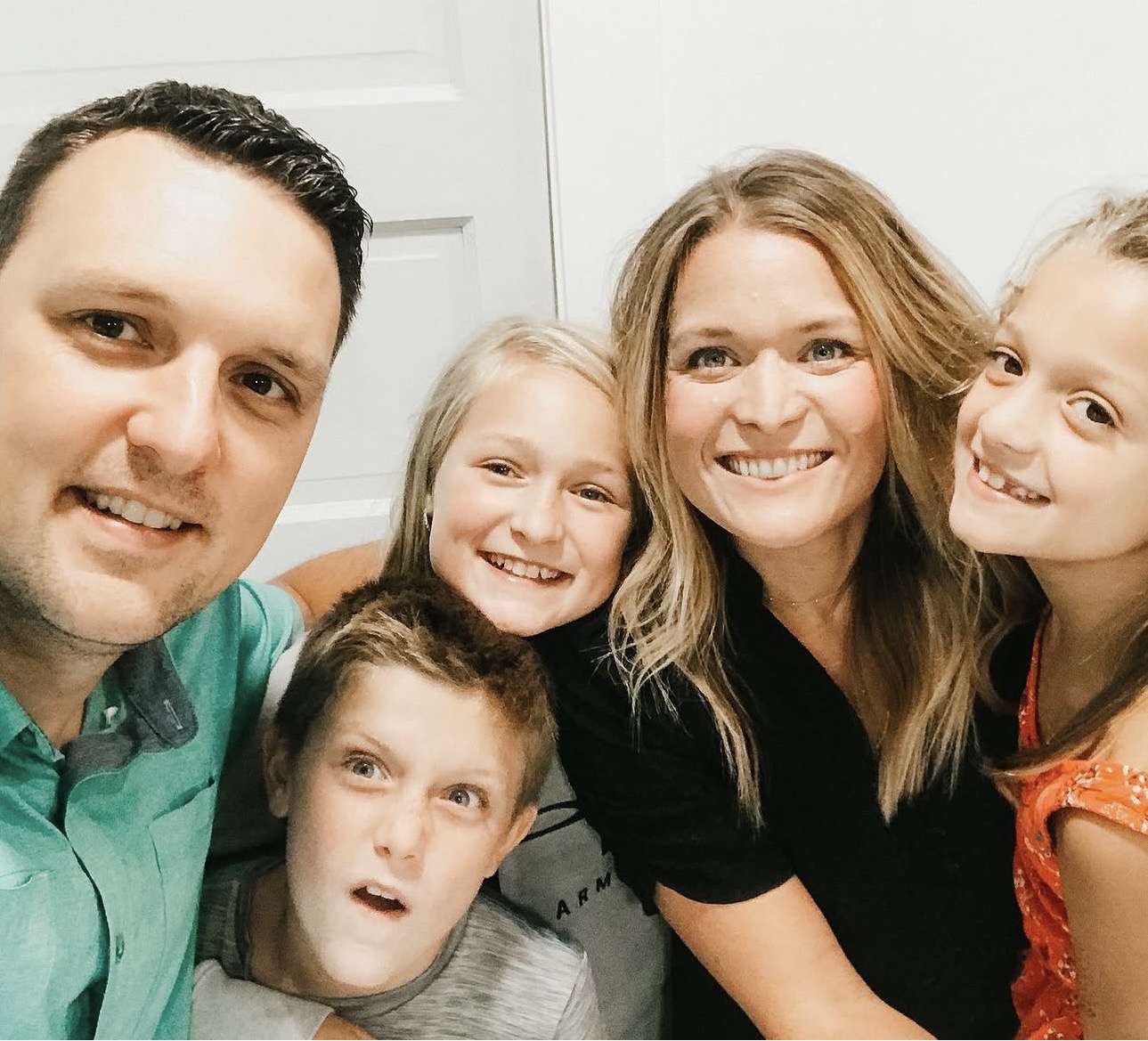 Jess, Trae and their kids taking a selfie