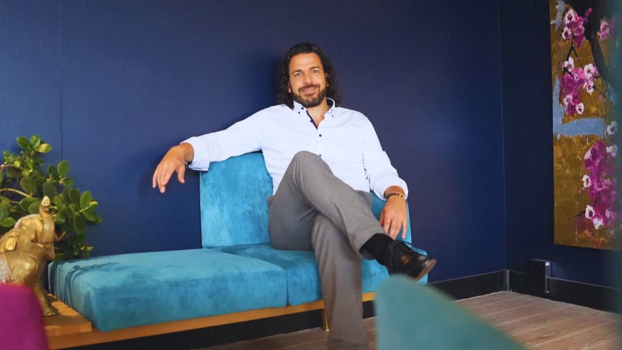Nikolas Econn Dr. Nikolas Epp | Keynote speaker on flow, leadership, and awareness