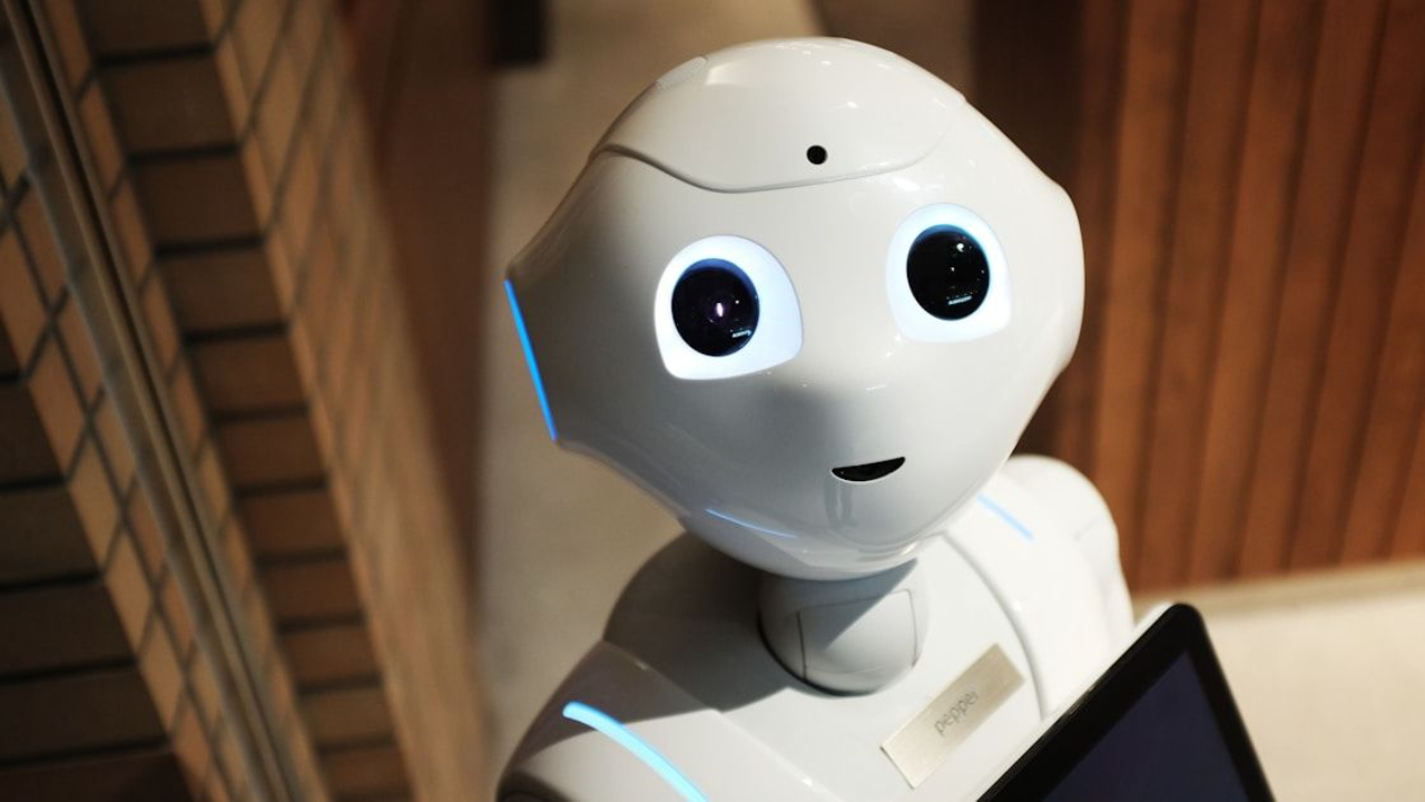 Humanoid AI robot representing AI agents in finance and automated CFO workflows for variance analysis, reporting, and financial review.