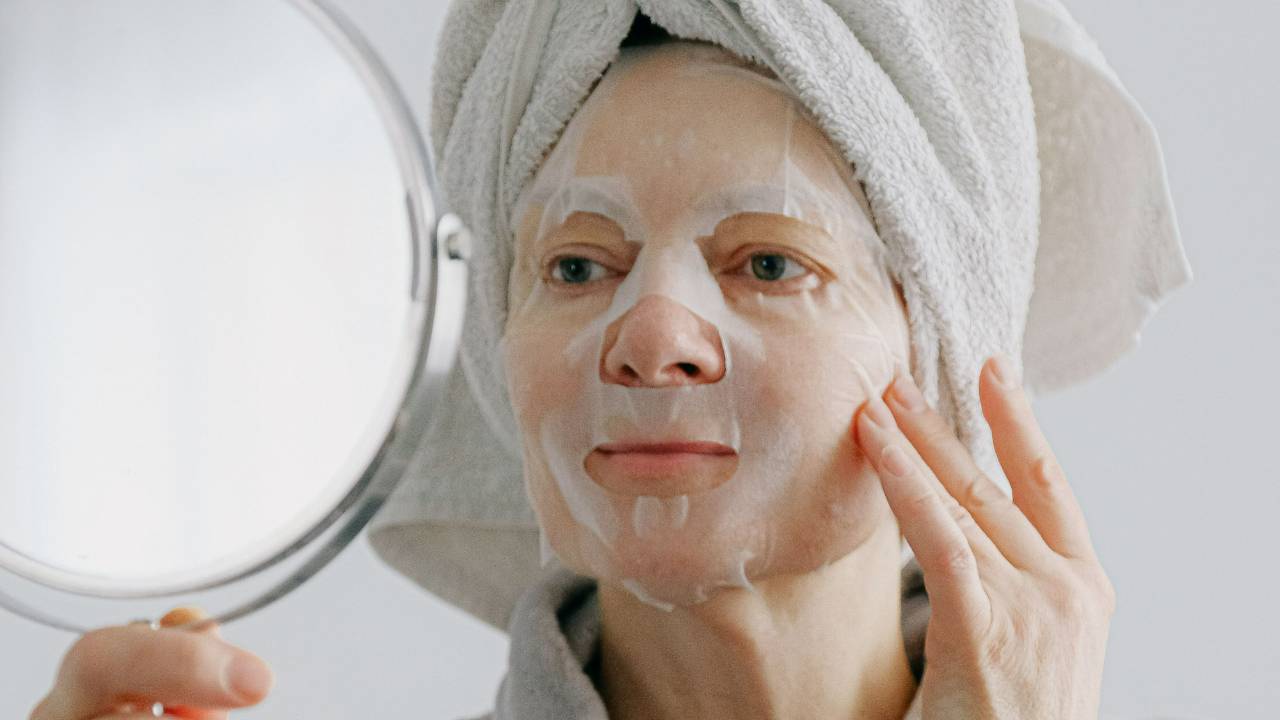 Women doing her skin care.